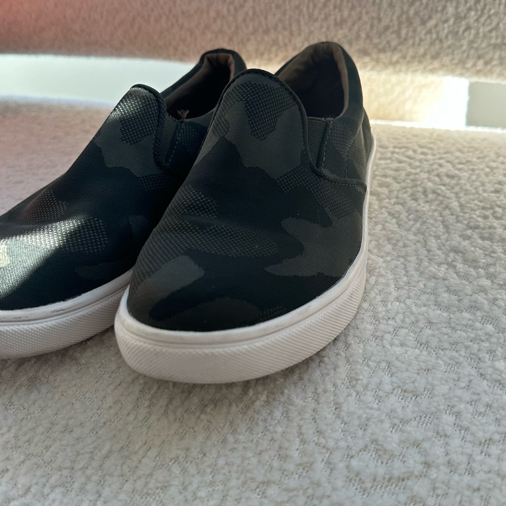 Slip on Canvas Army Green Camo Sneakers Steve Madden - Ecentrcq Style
